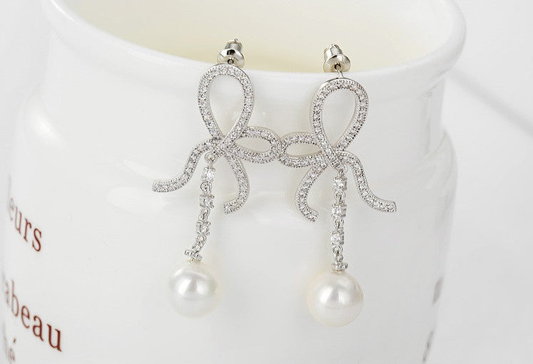 Glamorous Pearl Drop Earrings - VivereRosse