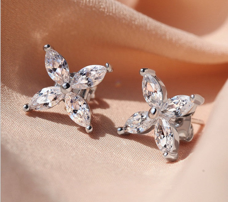 Precious Clover Stud Earrings