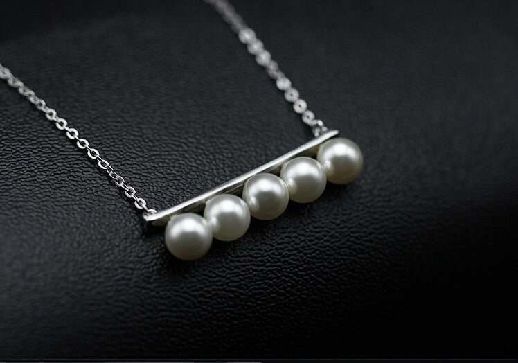 Pearly Bar Necklace