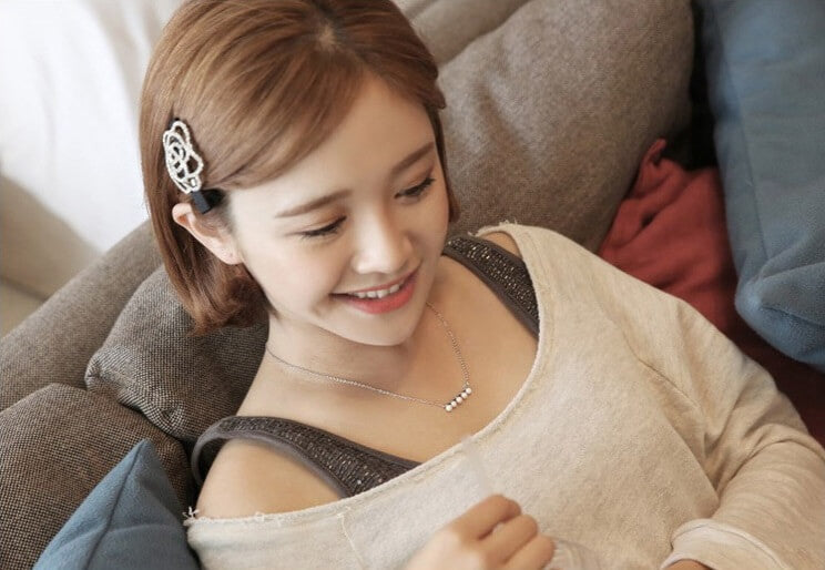 Pearly Bar Necklace