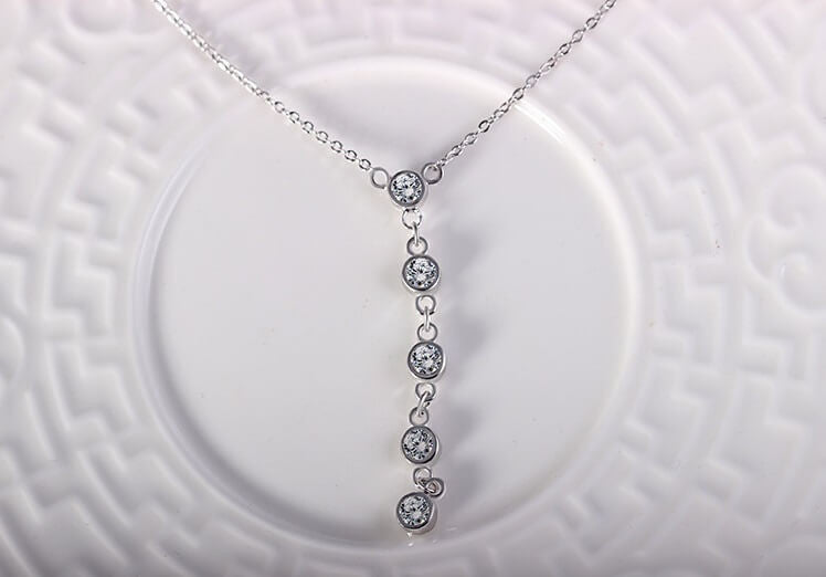 Gleam Necklace