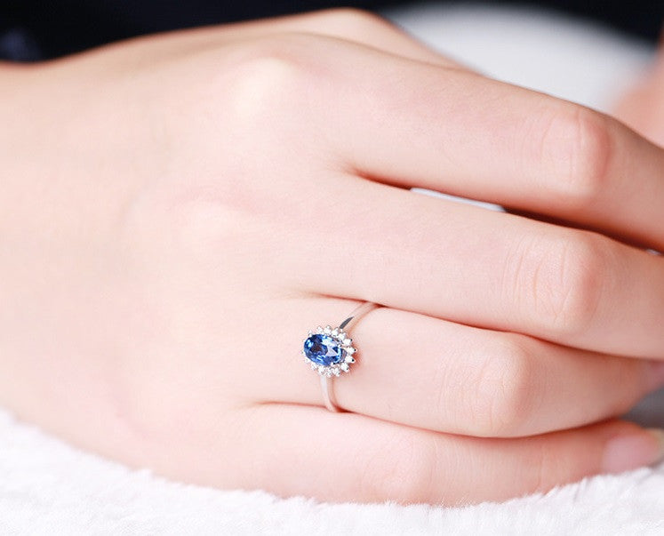 Her Majesty Ring - VivereRosse