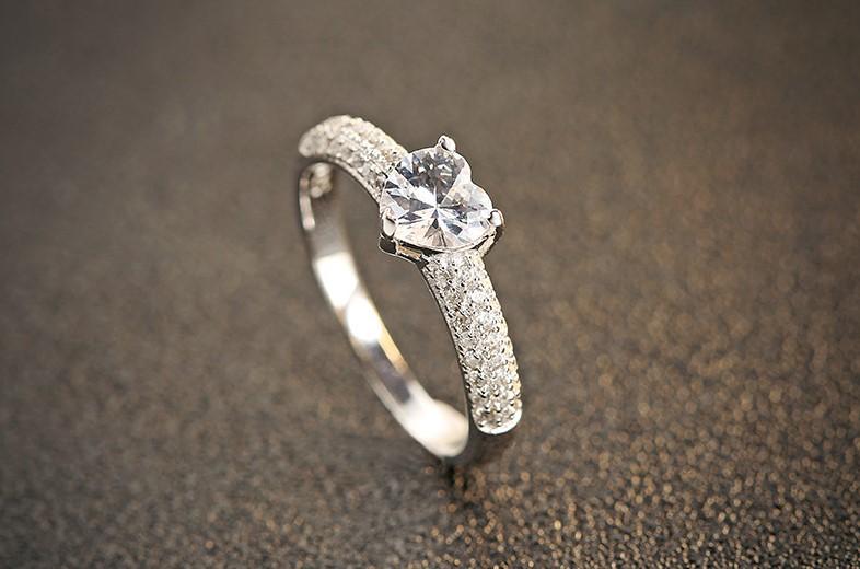 Brillante Corazon Ring