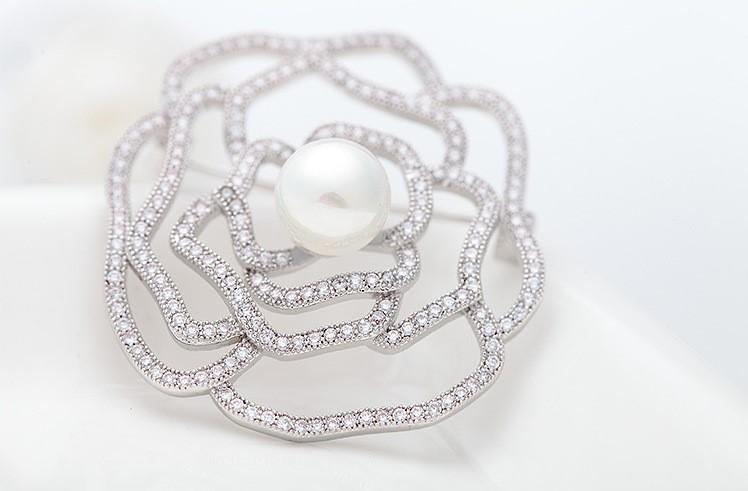 Pearl Amity Brooch