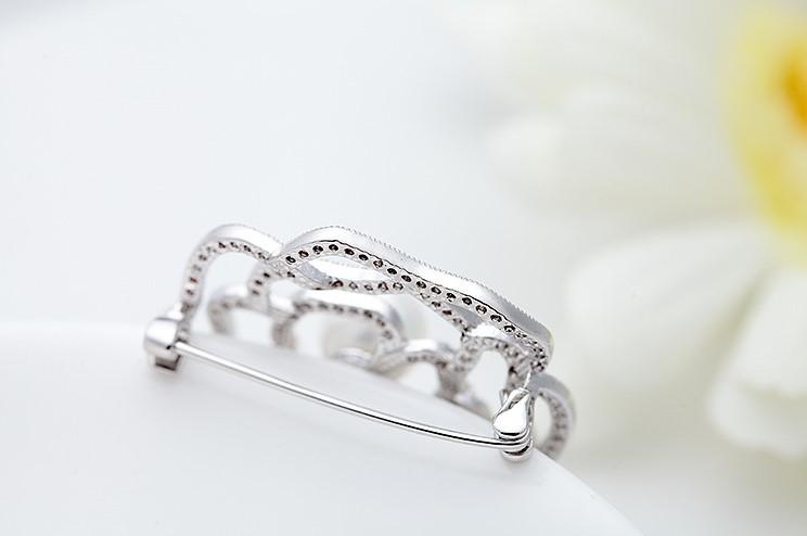 Pearl Amity Brooch