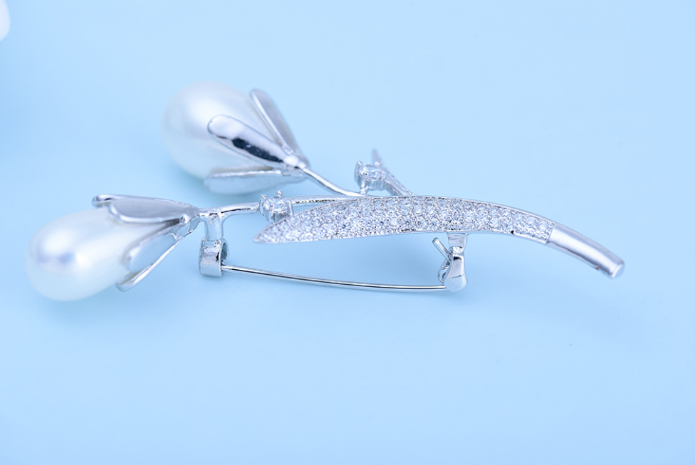 Tulip Pearl Pin