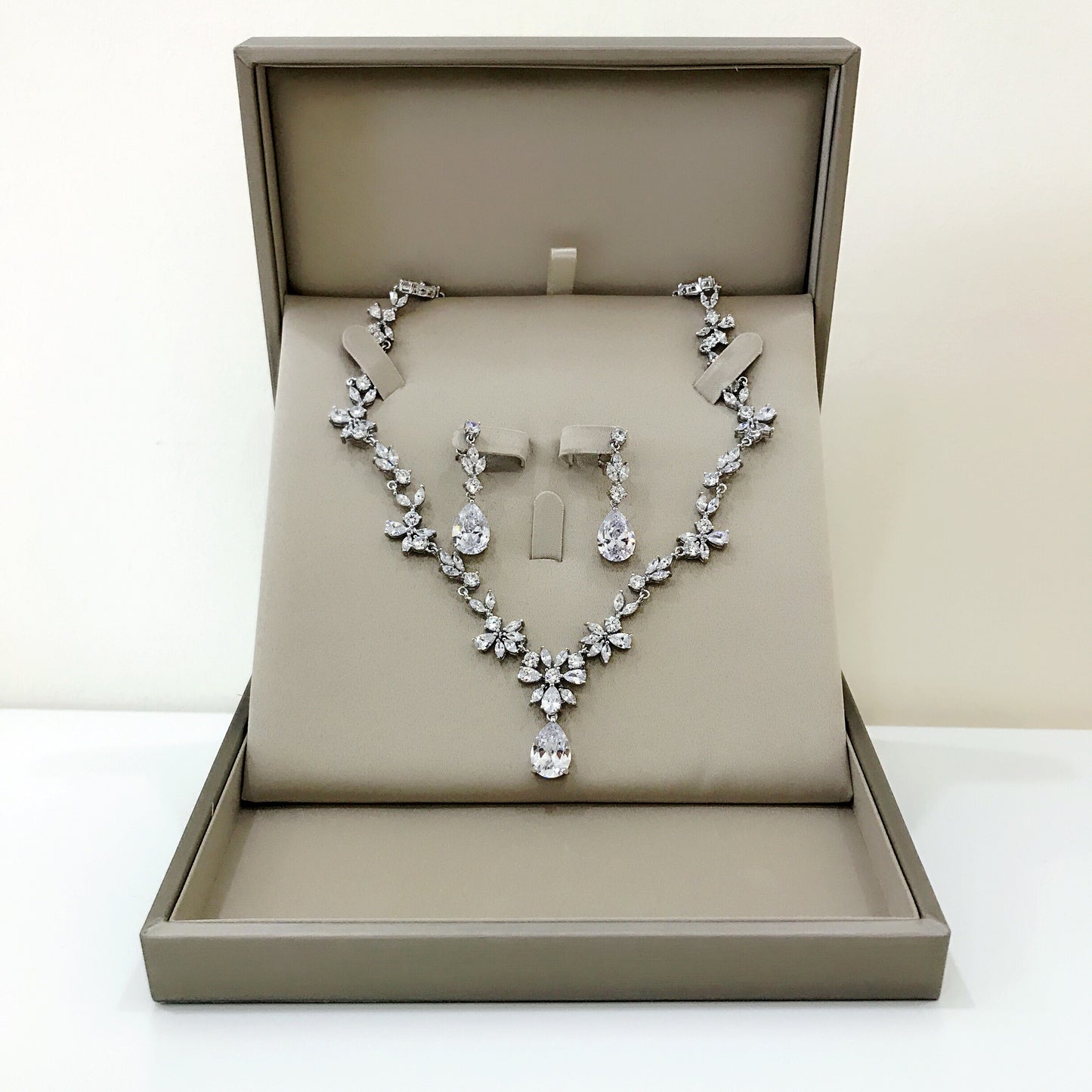 Lavish Bridal Jewelry Set
