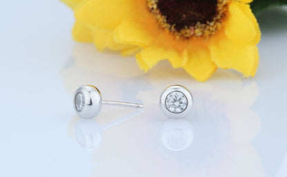Bedazzling Stud Earrings - VivereRosse