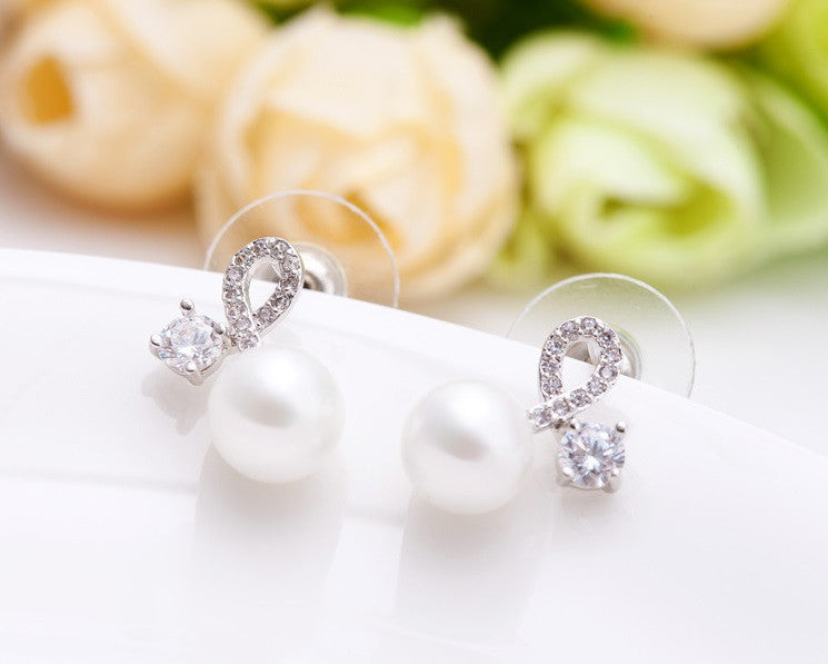 Twist of Fate Pearl Stud Earrings